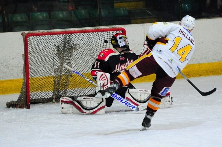 Dean Holland Scores Penalty Shot VM2 3140, British Ice Hockey